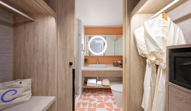 07 Deluxe Pool View 04